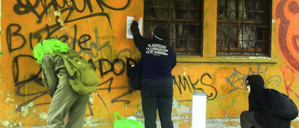 Marcha de opositores realizan actos vandálicos en el centro de San Salvador
