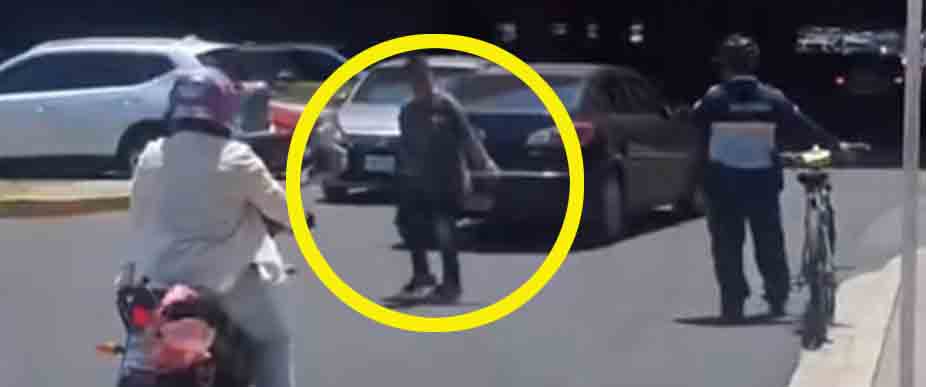 Hombre genera alboroto en popular centro comercial de San Salvador
