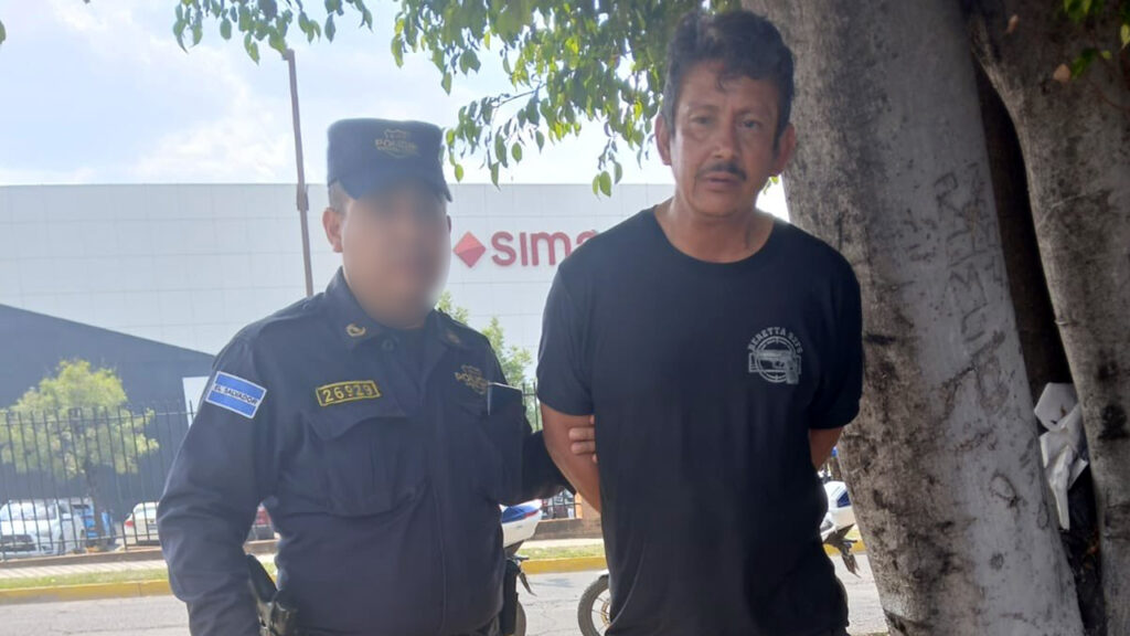 Efectividad Policial: capturan a sujeto que amenazó a un conductor tras provocar accidente en Santa Ana