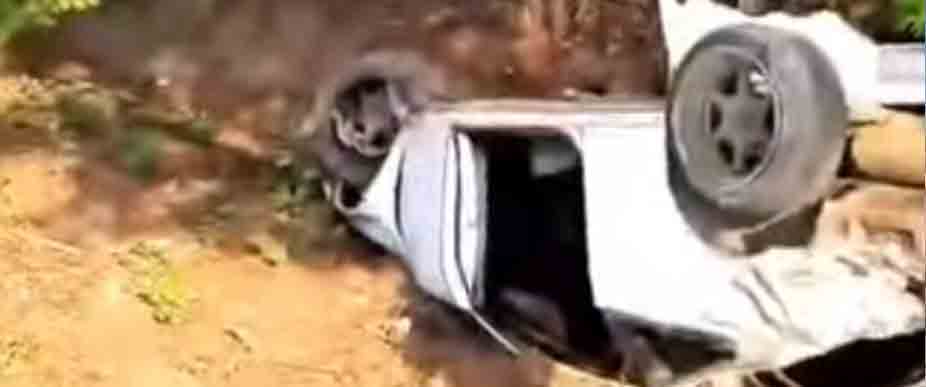 Otro conductor vuelca su automóvil en Usulután