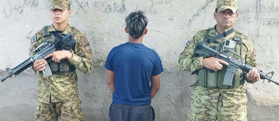 Militares capturan a menor de 15 años que exigía $1,800 a su padrastro bajo amenazas en Santa Ana