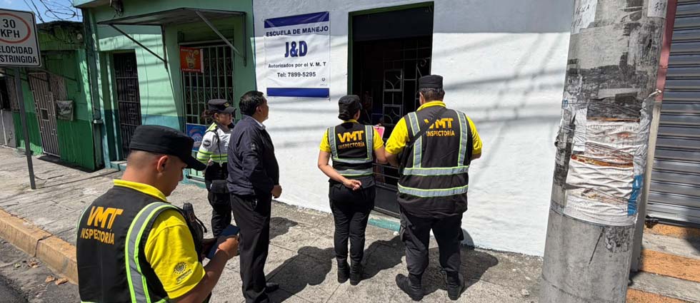 VMT cierra negocio donde ofrecían clases de manejo sin autorización y dan aviso a la FGR por estafa