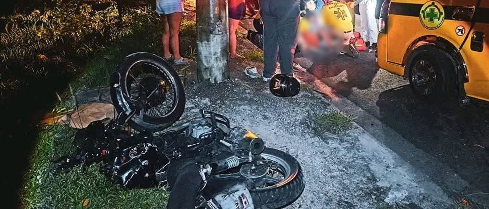 Motociclista termina en el hospital tras chocar contra un poste de alumbrado en Soyapango