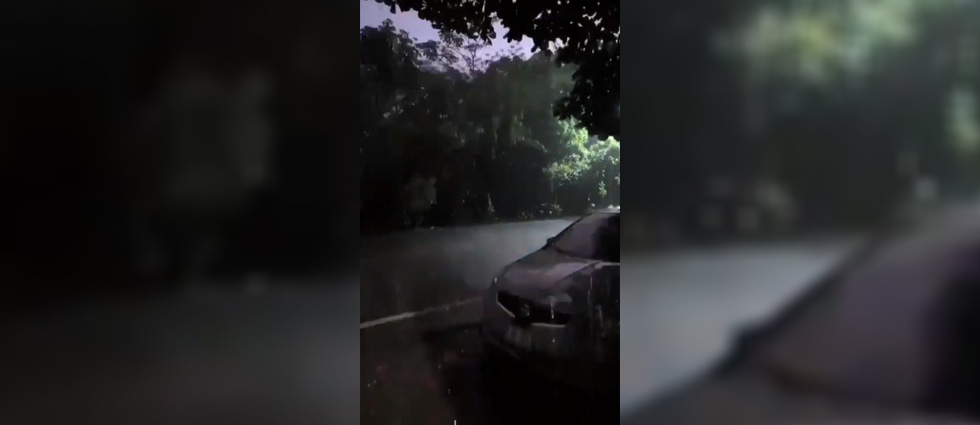 Reportan fuerte lluvia en Usulután con actividad eléctrica que ilumina el cielo