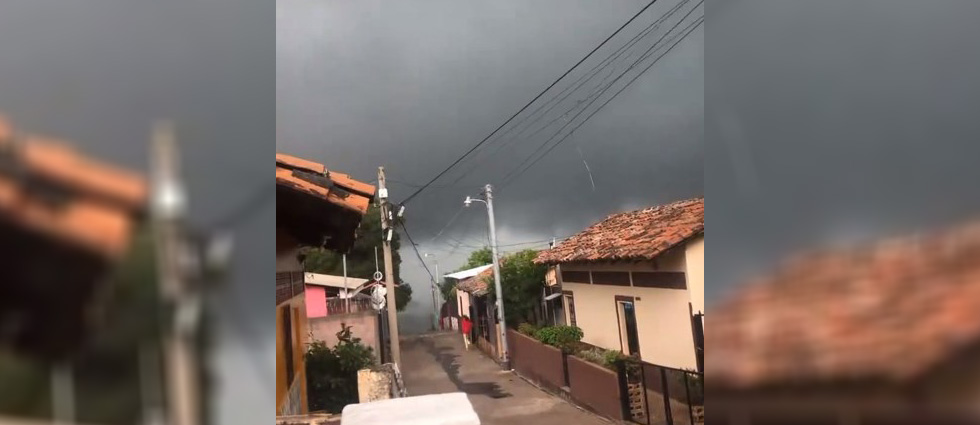 Captan video de fuerte tormenta e intensos vientos ingresando a La Unión esta tarde