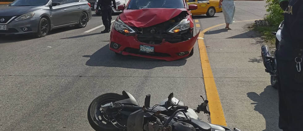 Joven conductora acaba en el hospital tras fuerte choque en la carretera de Oro
