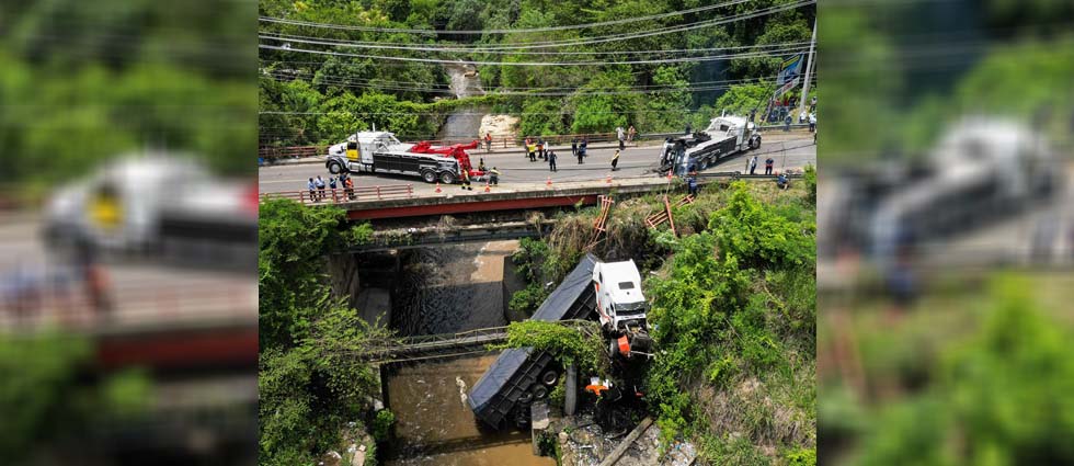Paso está habilitado de forma controlada en sector del puente Tomayate donde se accidentó una rastra: VMT