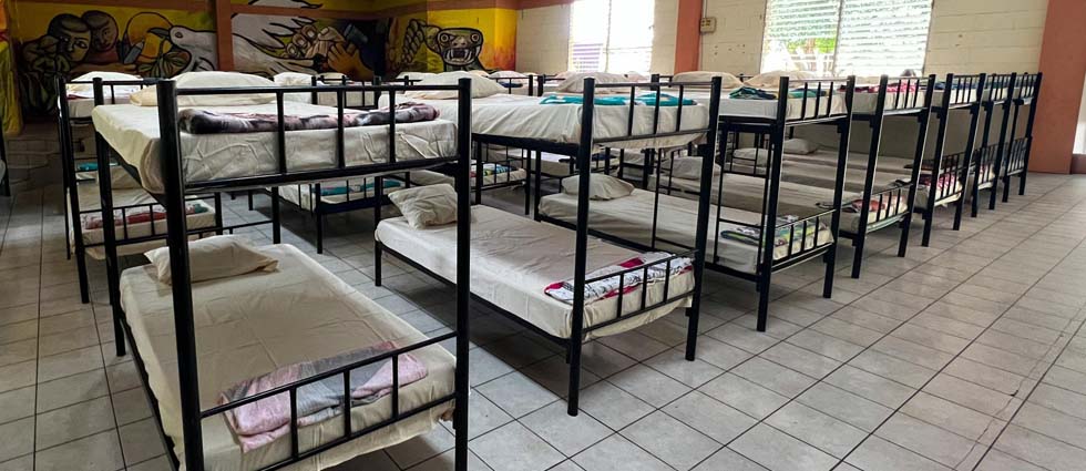 ¡Gobierno habilita 11 albergues para la protección de 76 familias!