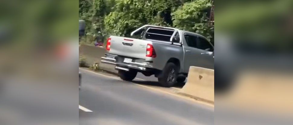 Conductor realiza maniobra prohibida y su imprudencia pudo terminar en accidente
