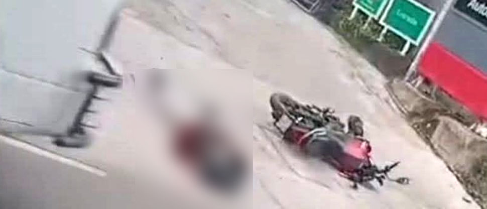 Joven motociclista termina en el hospital tras accidentarse en carretera a Nahuizalco