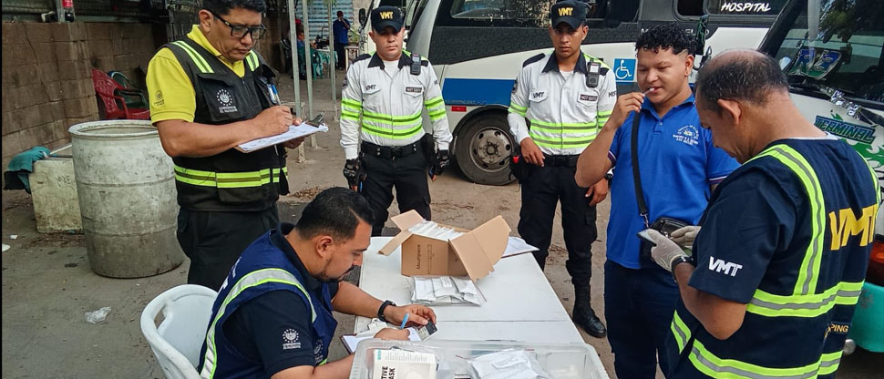 Intensifican controles vehiculares en distintas terminales del transporte colectivo