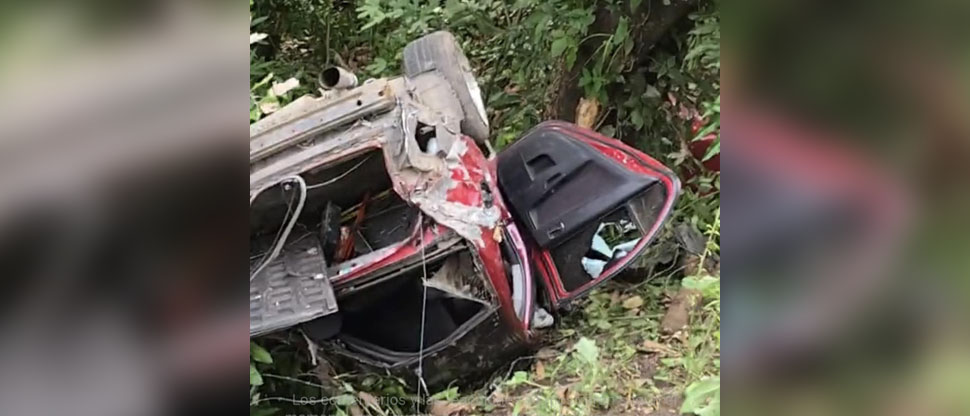 Conductor pierde el control del vehículo y cae a un barranco en Morazán