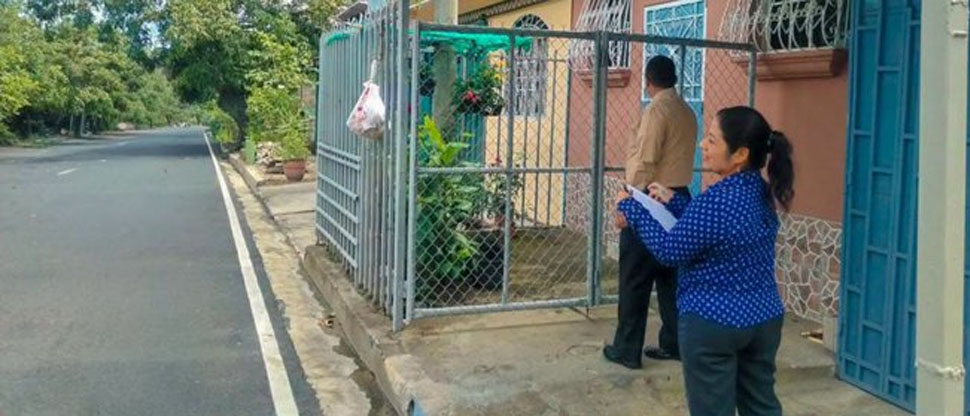 Creyó que la acera era parte de su propiedad y alcaldía le retira estructura construida para jardín