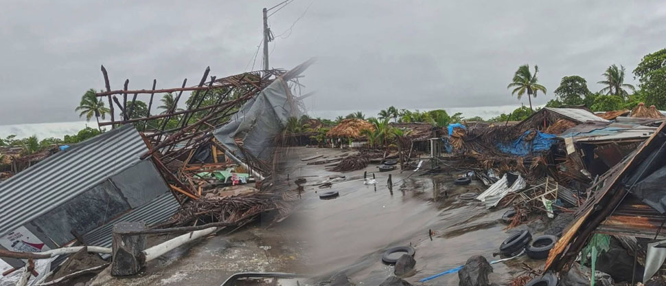 Fuerte oleaje causa daños en negocios de las costas de Nicaragua