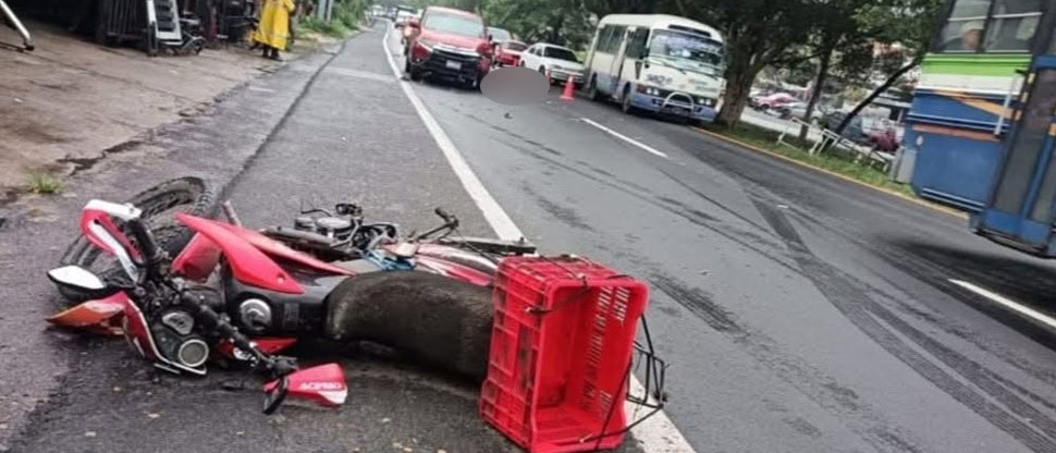 Reportan motociclista fallecido en accidente vial en carretera Panamericana