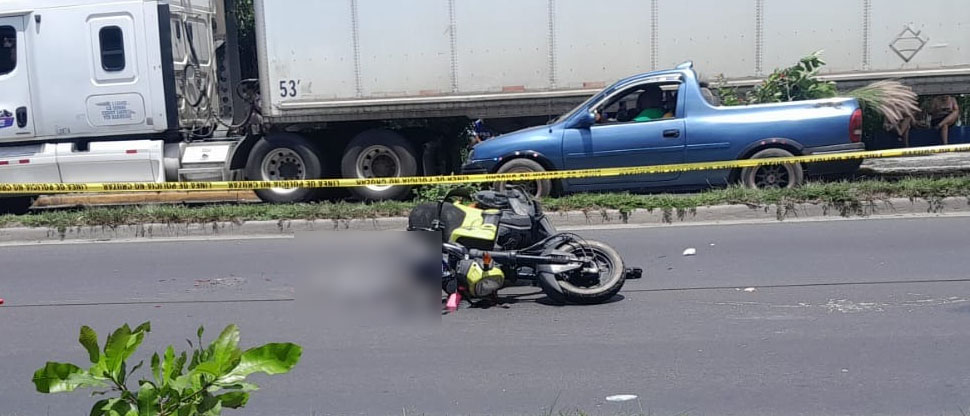 Reportan persona fallecida tras aparatoso accidente en carretera de Oro, Soyapango