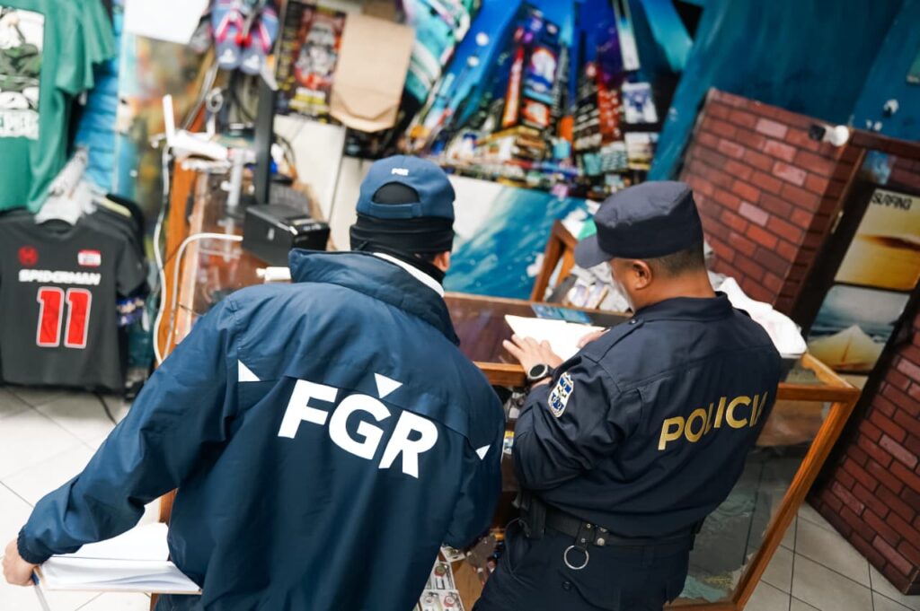 FGR allana kioscos en varios centros comerciales, hay un capturado