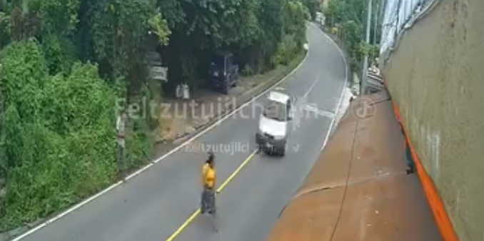 Guatemala: mujer sale impulsada por los aires tras ser atropellada por un carro y sobrevive