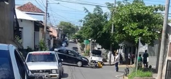 Carro particular embiste a motociclista en el distrito de Usulután