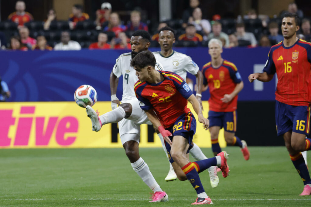 España lava su imagen  golea 4-0 a Arabi Saudita