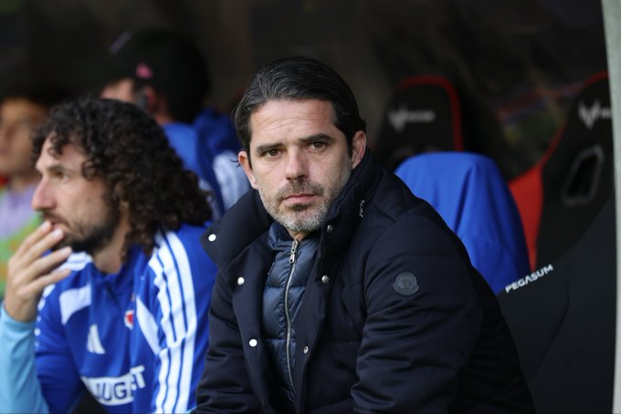 Exfutbolista del Real Madrid y hoy entrenador sufre problemas cardiacos en conferencia de prensa