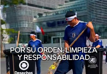 Por esta razón los miembros de la Unidad de Desechos sólidos de la alcaldía capitalina visten como la selección de Japón