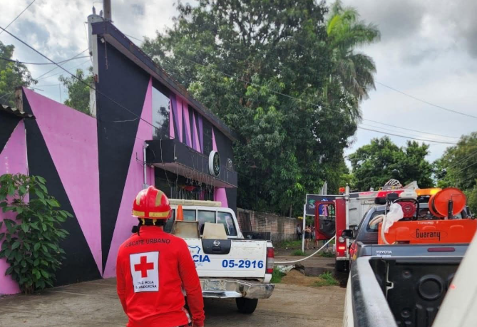 Incendio en club nocturno genera alarma en Santa Elena, Usulután