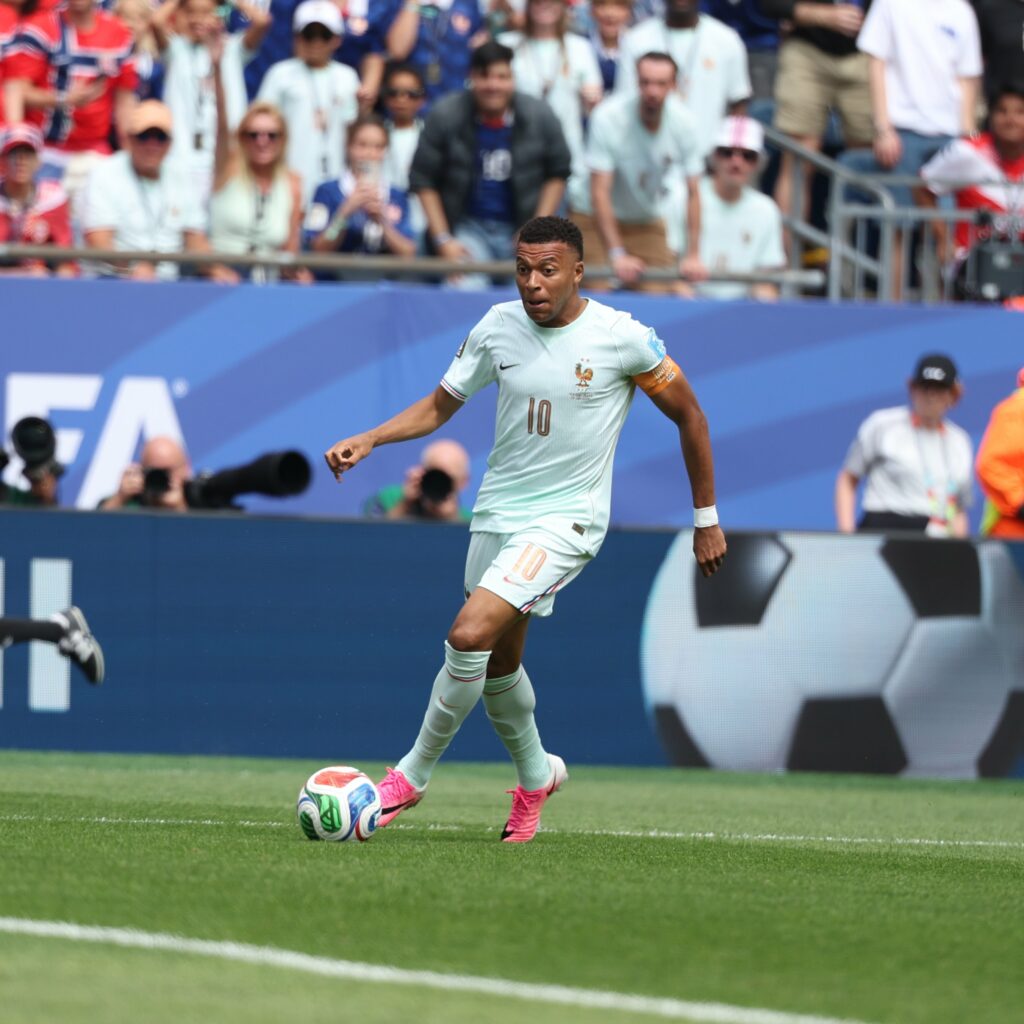 Aunque no anotó Kylian Mbappé consigue este récord en su carrera