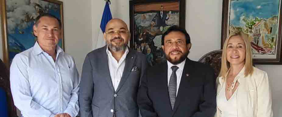 Vicepresidente Ulloa fortalece lazos comerciales con Colombia