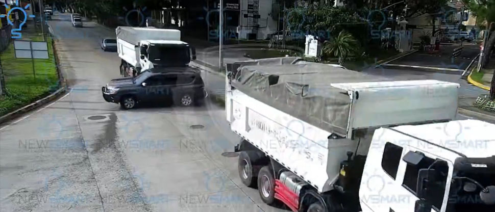 Cámaras de seguridad captan accidente de tránsito en Bulevar sur, Santa Tecla