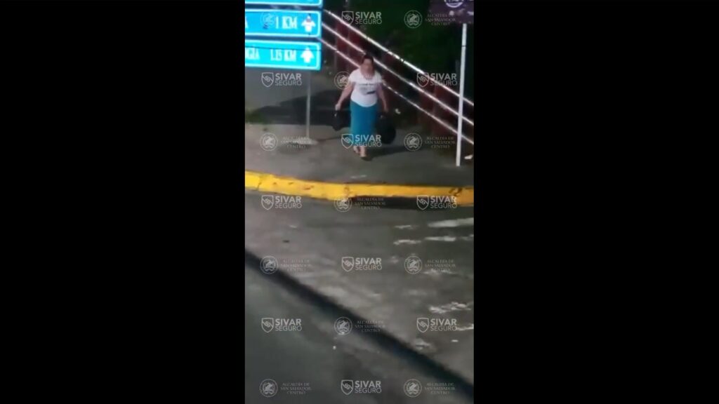 SivarSeguro advierte a mujer que dejó basura en un lugar prohibido
