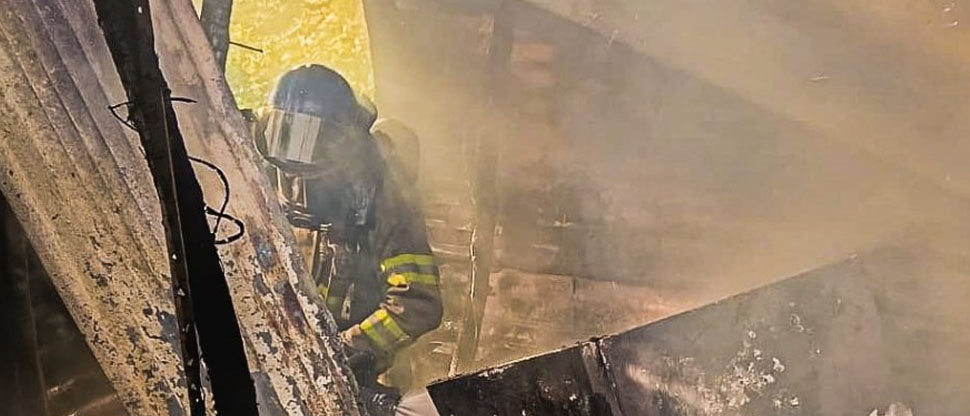 Bomberos sofocan incendio de vivienda en San Salvador