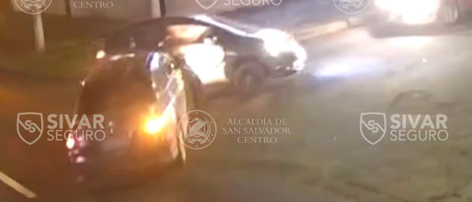 Cámaras captan accidente de tránsito en Alameda Manuel Enrique Araujo