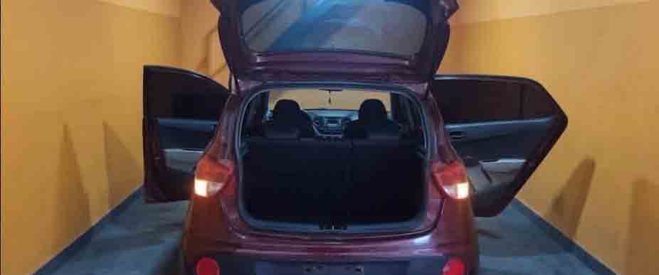 Mujer que reportó su vehículo robado lo encuentra en un motel
