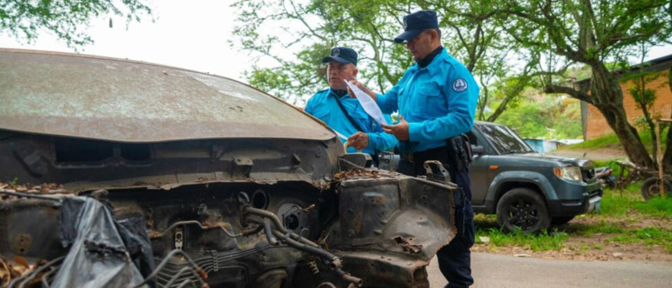 Alcaldía de San Salvador realiza más de 600 notificaciones por vehículos abandonados