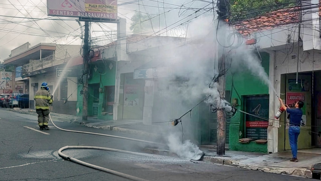 Conato de incendio genera tensión entre las personas en una zona comercial de San Miguel