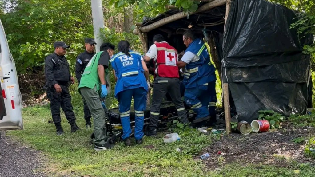 Atienden a anciano que se fracturó una pierna tras sufrir una caída en La Libertad