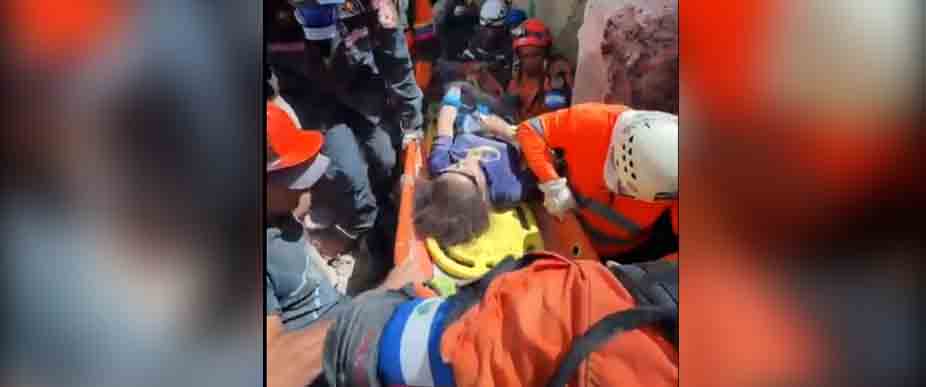 Grupo especializado USAR El Salvador rescata otra vida en Caraballeda, Venezuela