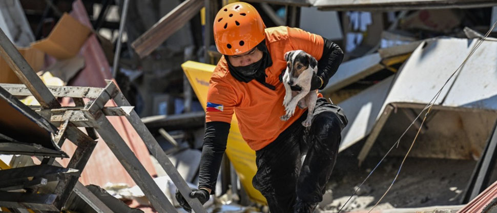 Filipinas: terremoto deja 46 muertos, los rescatistas desafían la lluvia y las réplicas