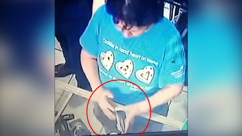 Con las manos en la masa: captan a mujer que hurtó una billetera en Santa Ana