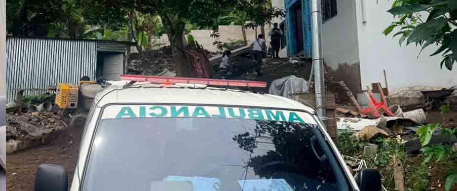 2 Trabajadores lesionados tras caer de andamio en Santa Tecla