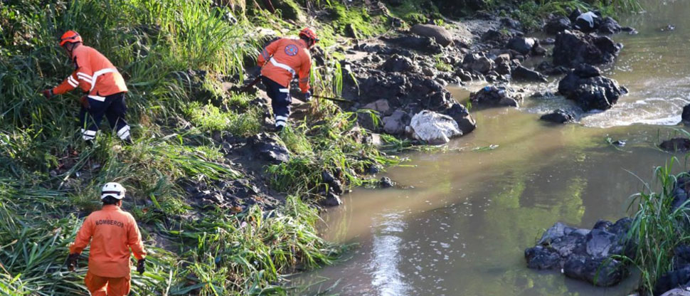 Realizan trabajos de mitigación y limpieza en río Acelhuate