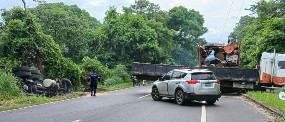 Accidente de tránsito en carretera Panamericana deja daños materiales