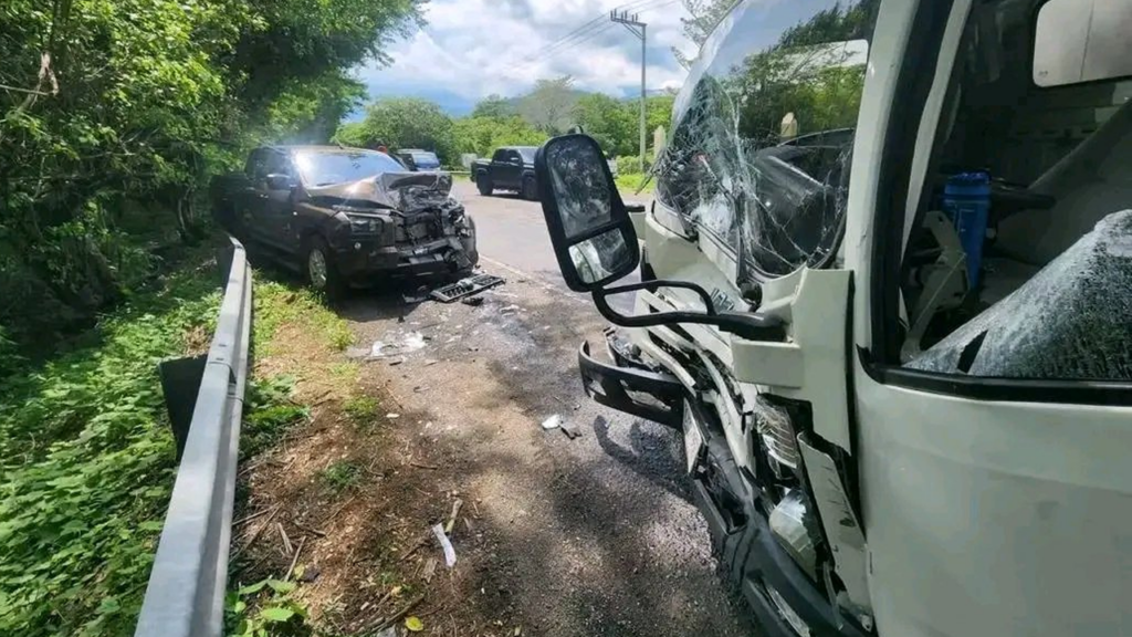 Una persona lesionada deja choque frontal entre un pickup y camión en Usulután