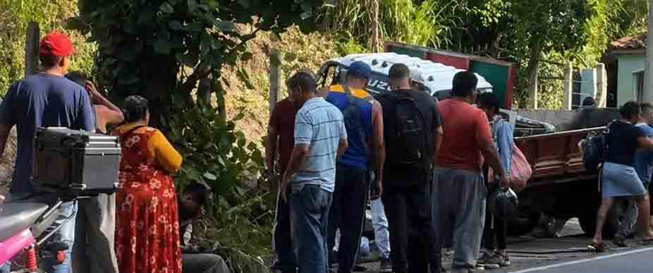 Camionero atropella a una madre con sus hijas: una de ellas falleció