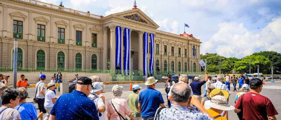 Turismo genera 340.000 empleos y aporta el 10% a la economía salvadoreña