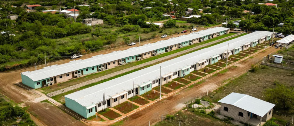 Ministerio de Vivienda entrega casas a 52 familias en Sonsonate