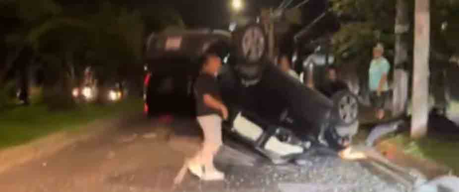 Captan a conductor borracho y que termina volcando su carro en San Salvador